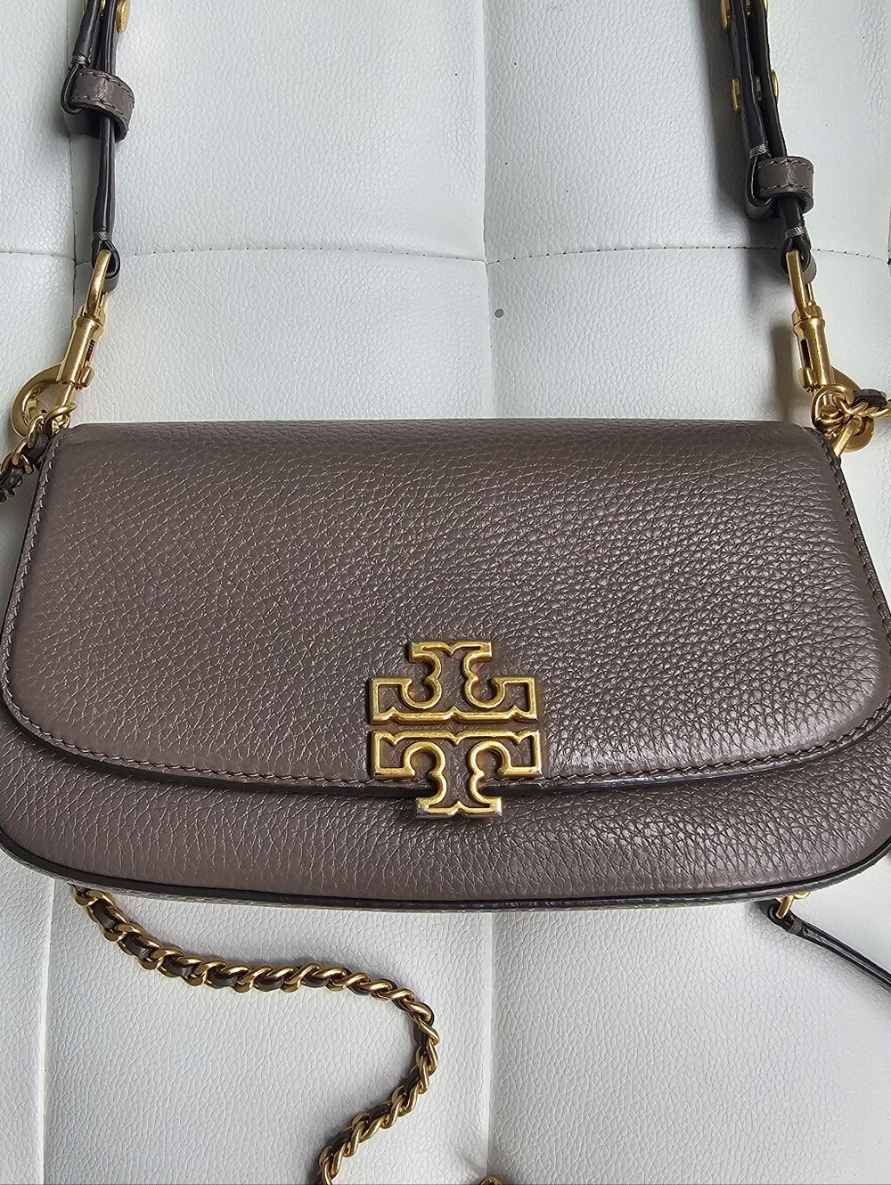 Authentic Tory Burch Taupe Pebbled Leather Crossbody with Gold Hardware - Picture 3 of 15